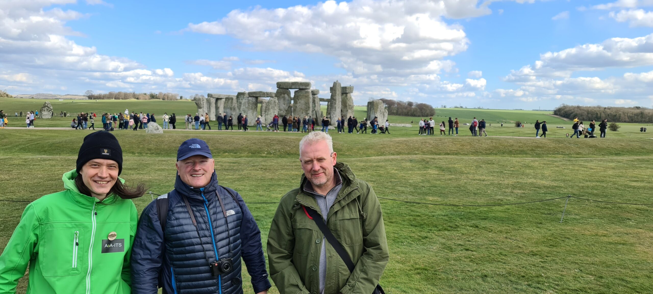Ich saß heute auf einer Bank bei Stonehenge und ein netter Herr kam und fragte ob der Platz neben mir frei sei. Nach einem langen Gespräch sagte er mir, sein Name ist Arturius ...
